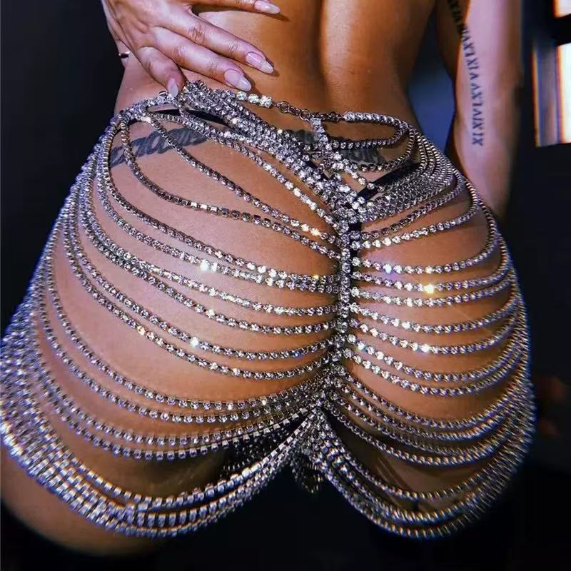 Body Jewelry Rhinestone - กระโปรงครึ่งตัวประดับเพชรเทียมสุดเซ็กซี่ แฟชั่นเก๋ไก๋ ระยิบระยับ โชว์สัดส่วน สำหรับใส่แสดงในไนต์คลับ ชุดบอดี้เชนสำหรับผู้หญิง